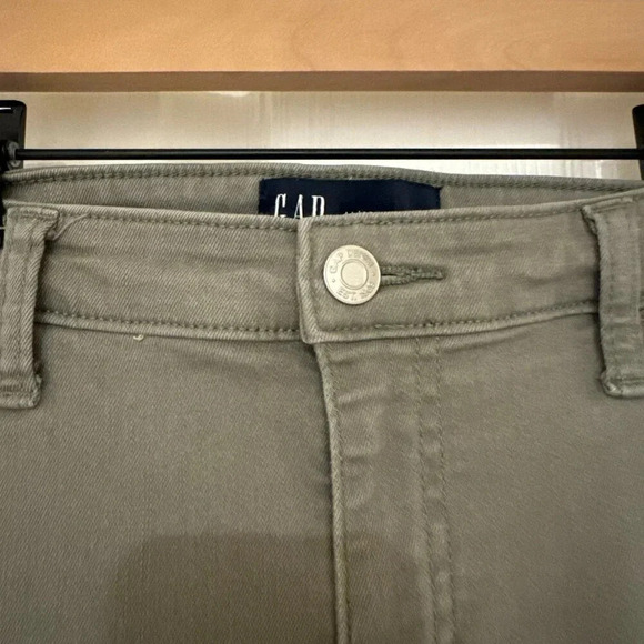Gap Cropped Mid-Rise Favorite Jegging in Vintage Palm Green - Picture 6 of 11